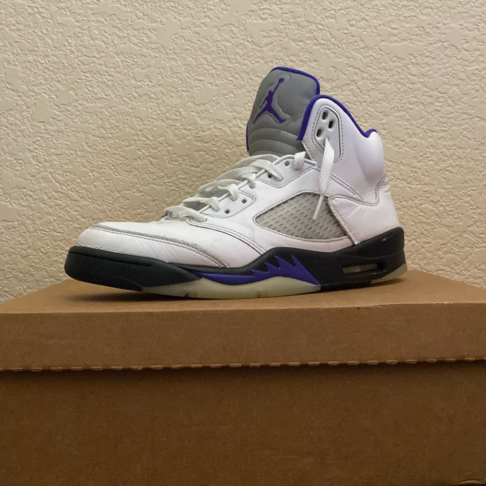 Jordan Men’s White, Purple & Black Retro Sneakers